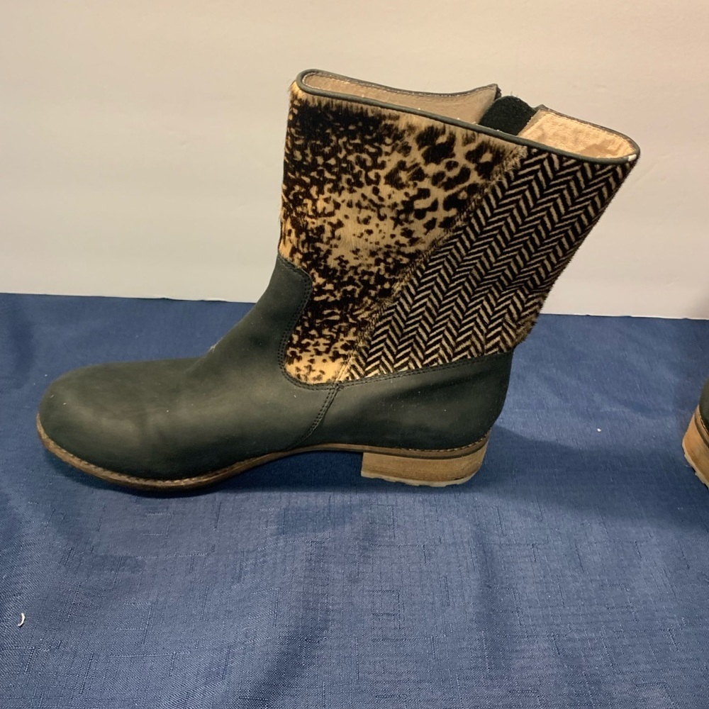 100% Leather & Horse Hair Boots Side Zipper, Lined w/Leather Women's Size 10.5